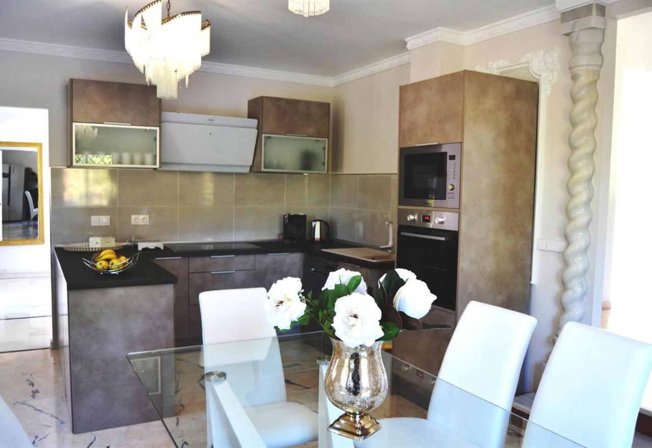 Villa Domus Vesta Marbella Bagian luar foto